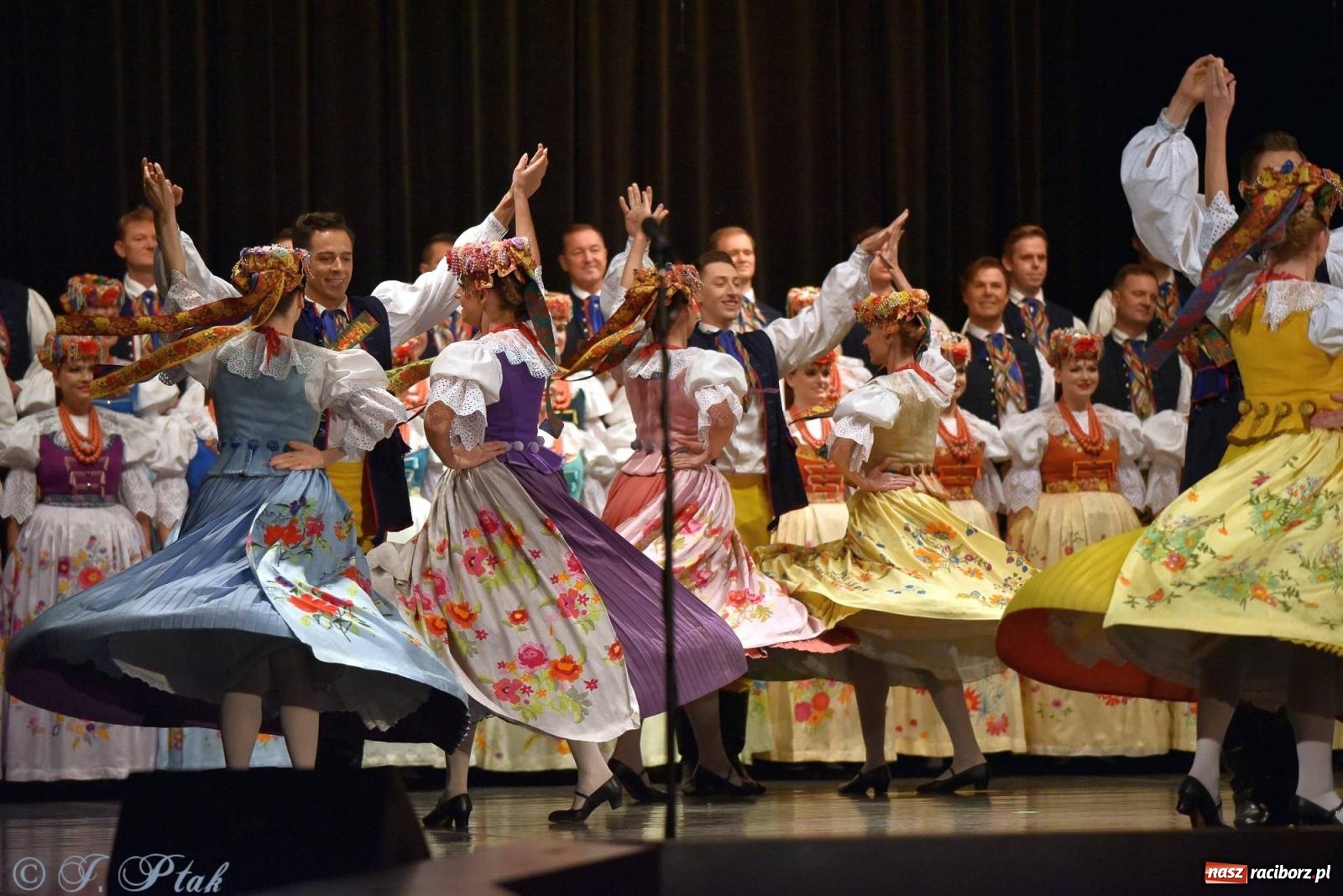 Zdjęcie w galerii na portalu naszraciborz.pl: Siedem dekad ze Śląskiem. Koncert w Raciborzu [FOTO i WIDEO] wiadomości z regionu