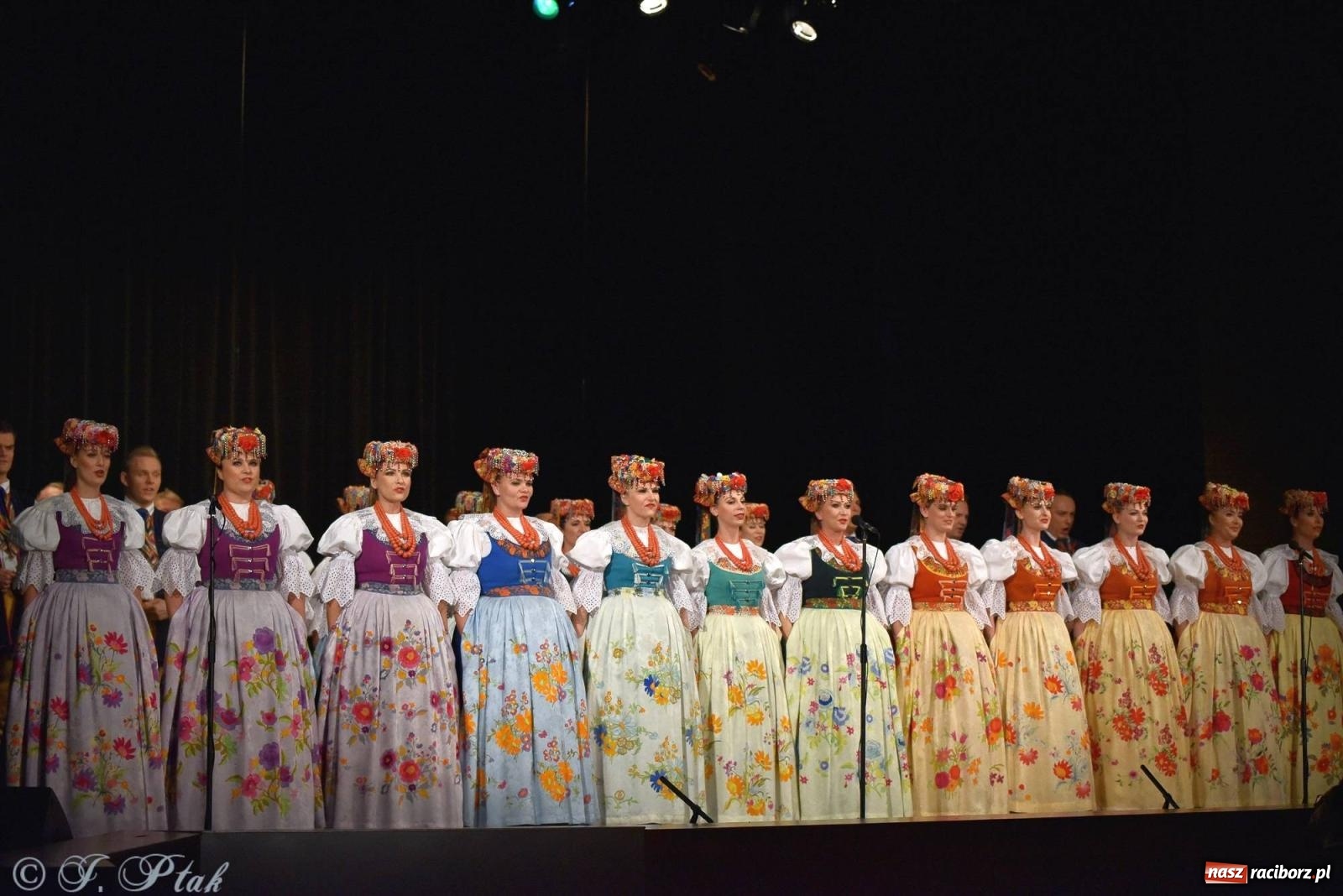 Zdjęcie w galerii na portalu naszraciborz.pl: Siedem dekad ze Śląskiem. Koncert w Raciborzu [FOTO i WIDEO] wiadomości z regionu