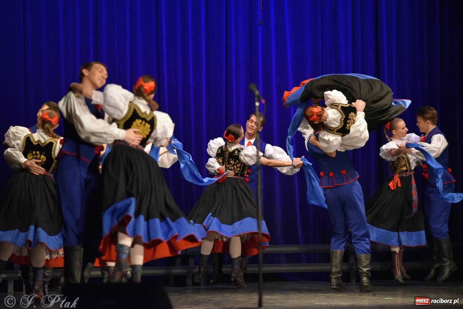 Zdjęcie w galerii na portalu naszraciborz.pl: Siedem dekad ze Śląskiem. Koncert w Raciborzu [FOTO i WIDEO] wiadomości z regionu