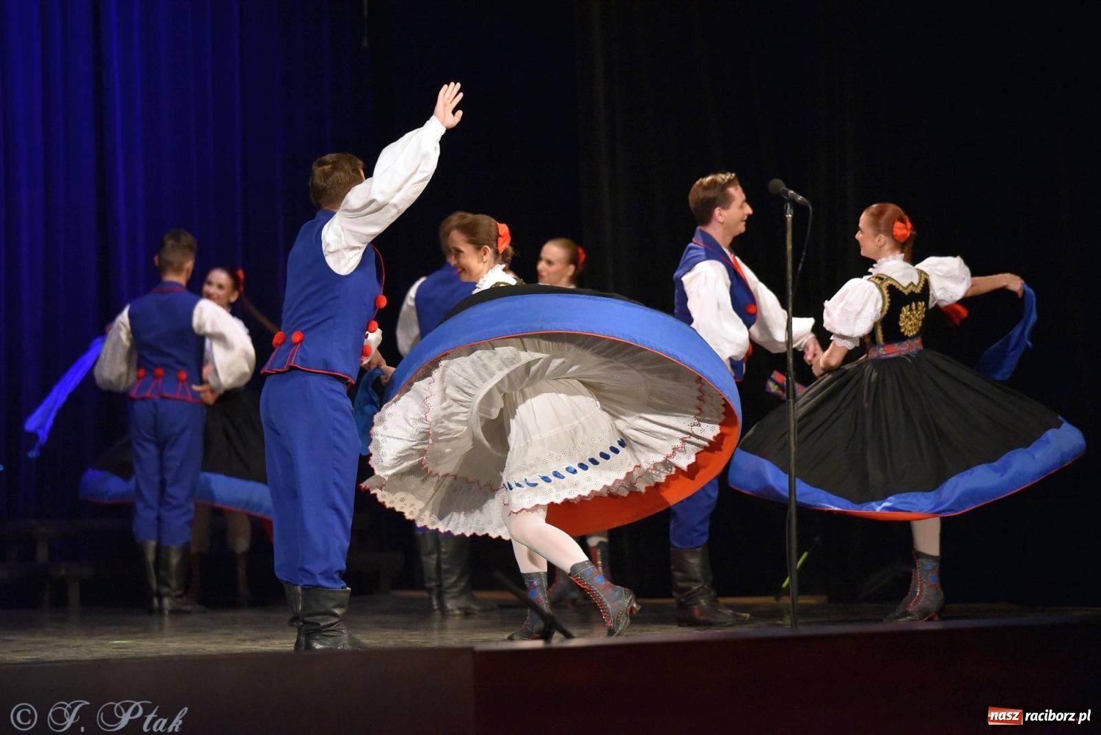 Zdjęcie w galerii na portalu naszraciborz.pl: Siedem dekad ze Śląskiem. Koncert w Raciborzu [FOTO i WIDEO] wiadomości z regionu