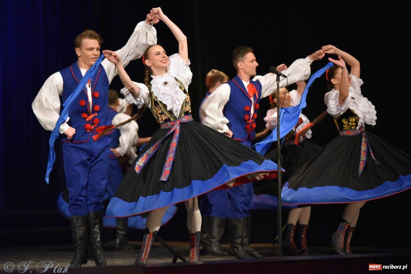 Zdjęcie w galerii na portalu naszraciborz.pl: Siedem dekad ze Śląskiem. Koncert w Raciborzu [FOTO i WIDEO] wiadomości z regionu