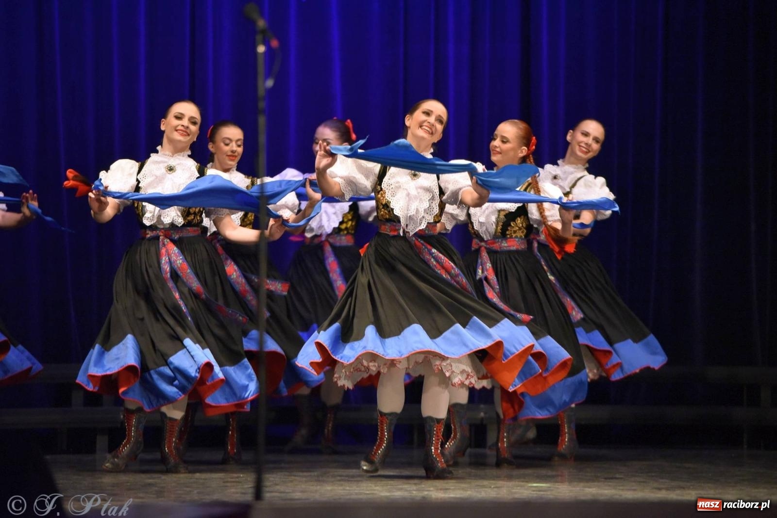 Zdjęcie w galerii na portalu naszraciborz.pl: Siedem dekad ze Śląskiem. Koncert w Raciborzu [FOTO i WIDEO] wiadomości z regionu
