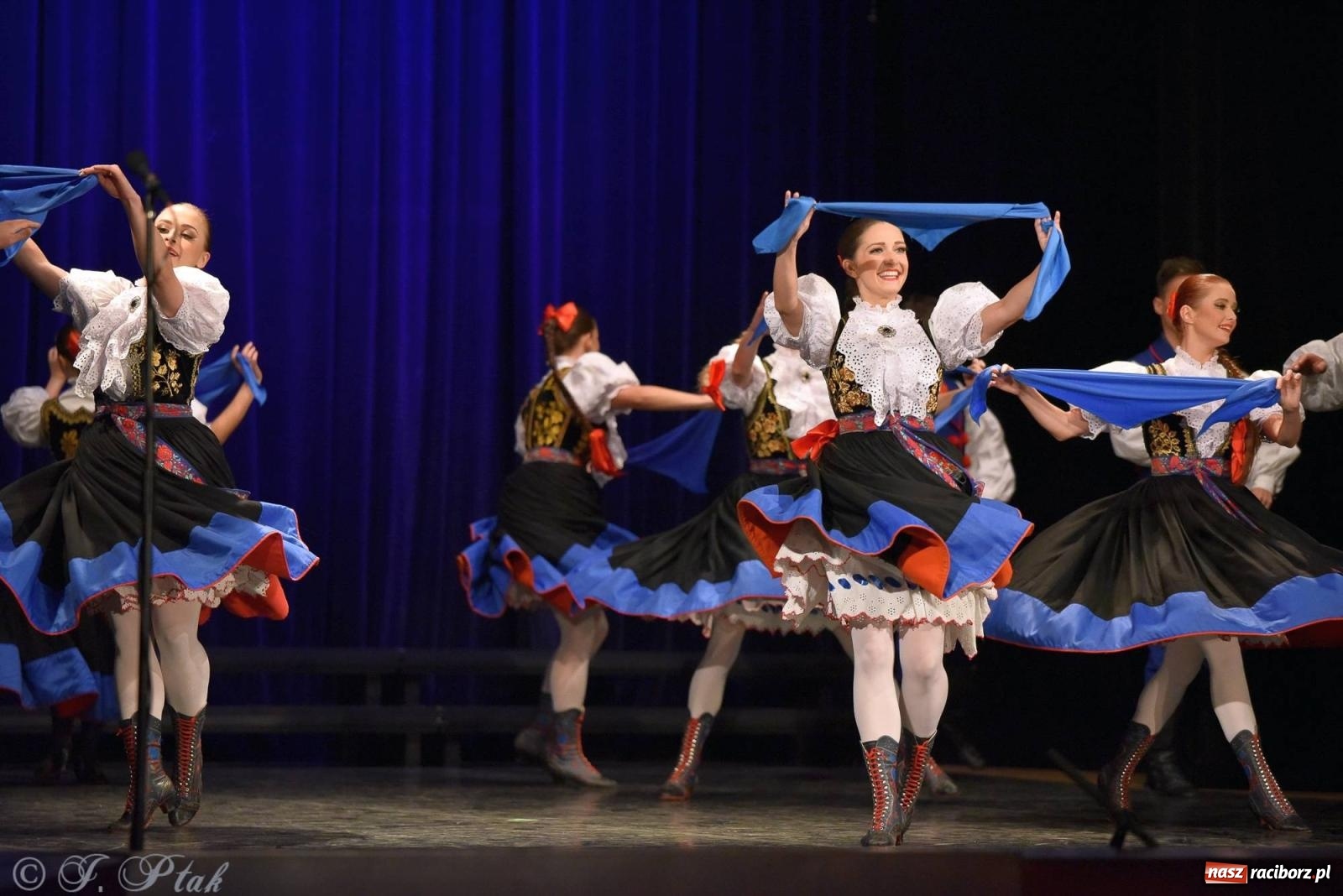 Zdjęcie w galerii na portalu naszraciborz.pl: Siedem dekad ze Śląskiem. Koncert w Raciborzu [FOTO i WIDEO] wiadomości z regionu