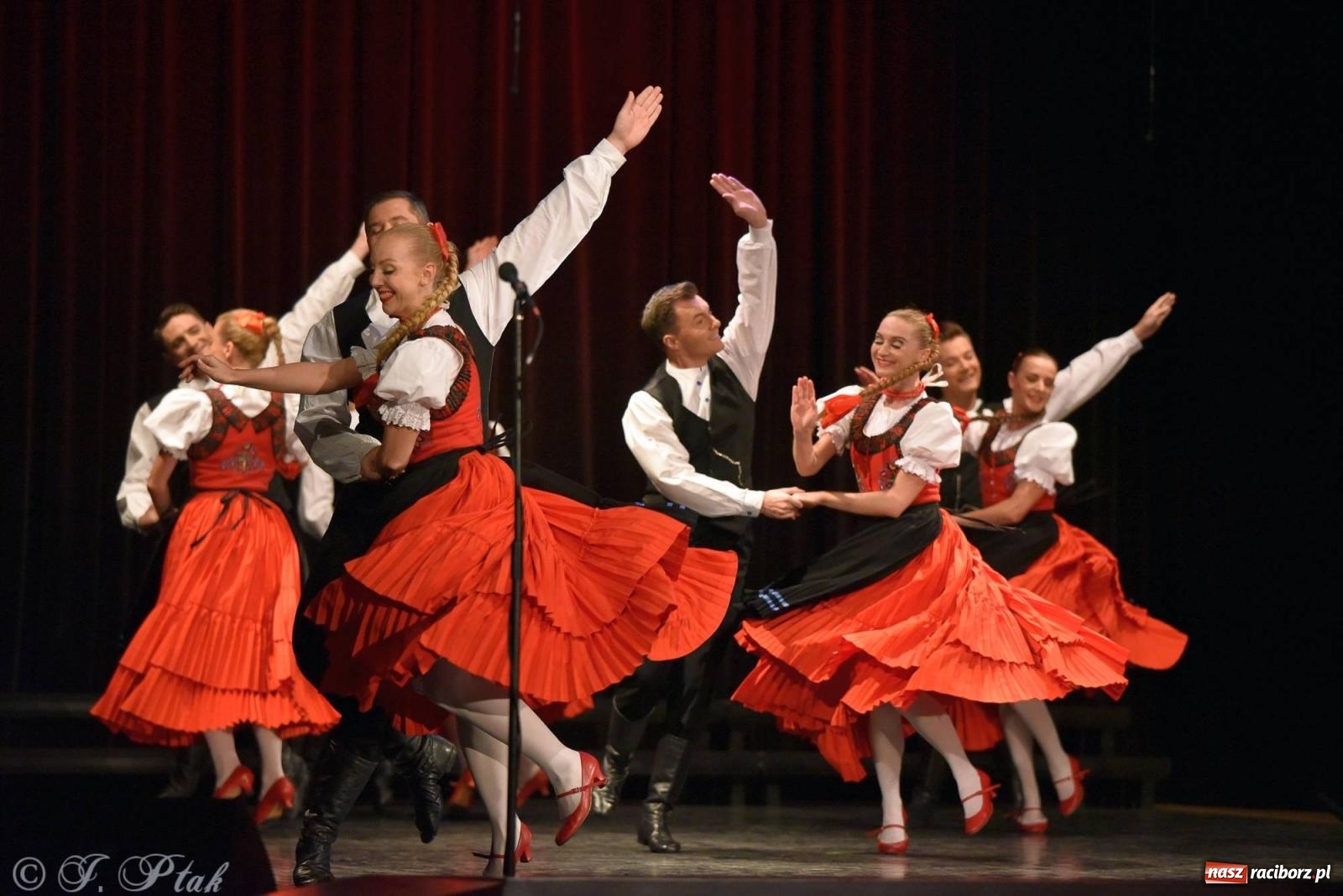 Zdjęcie w galerii na portalu naszraciborz.pl: Siedem dekad ze Śląskiem. Koncert w Raciborzu [FOTO i WIDEO] wiadomości z regionu