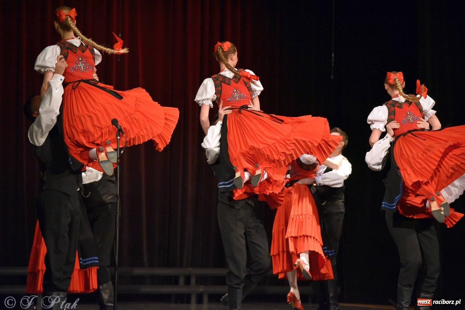 Zdjęcie w galerii na portalu naszraciborz.pl: Siedem dekad ze Śląskiem. Koncert w Raciborzu [FOTO i WIDEO] wiadomości z regionu