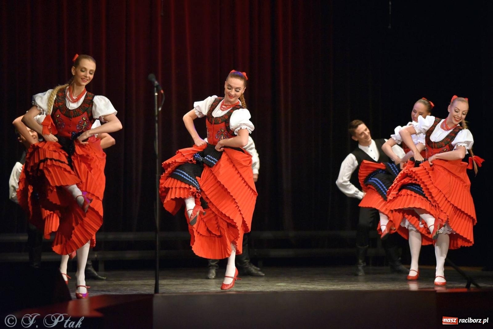 Zdjęcie w galerii na portalu naszraciborz.pl: Siedem dekad ze Śląskiem. Koncert w Raciborzu [FOTO i WIDEO] wiadomości z regionu