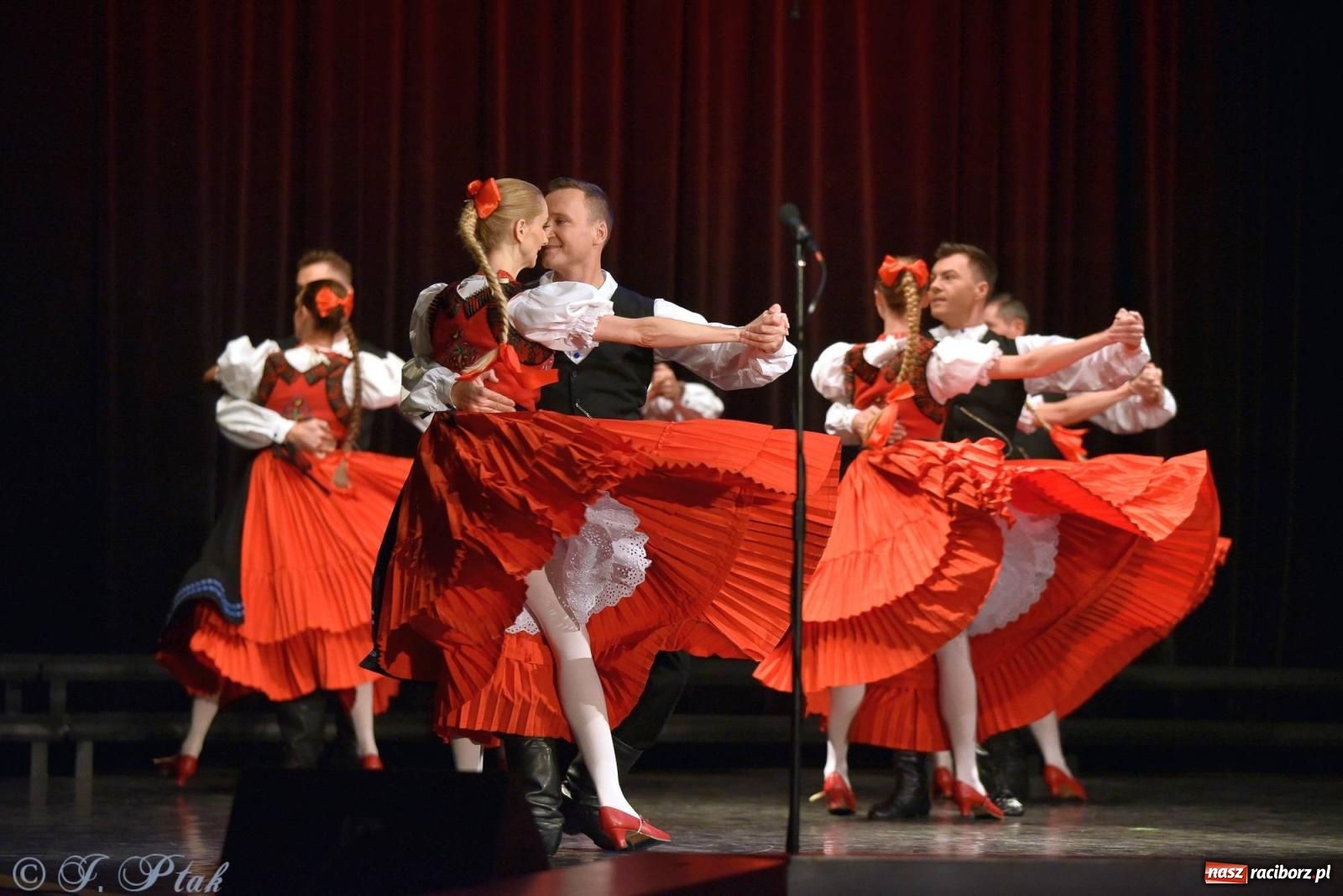 Zdjęcie w galerii na portalu naszraciborz.pl: Siedem dekad ze Śląskiem. Koncert w Raciborzu [FOTO i WIDEO] wiadomości z regionu