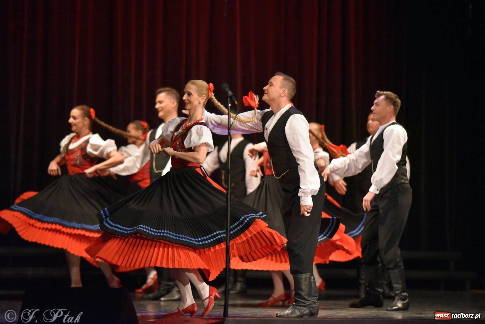 Zdjęcie w galerii na portalu naszraciborz.pl: Siedem dekad ze Śląskiem. Koncert w Raciborzu [FOTO i WIDEO] wiadomości z regionu