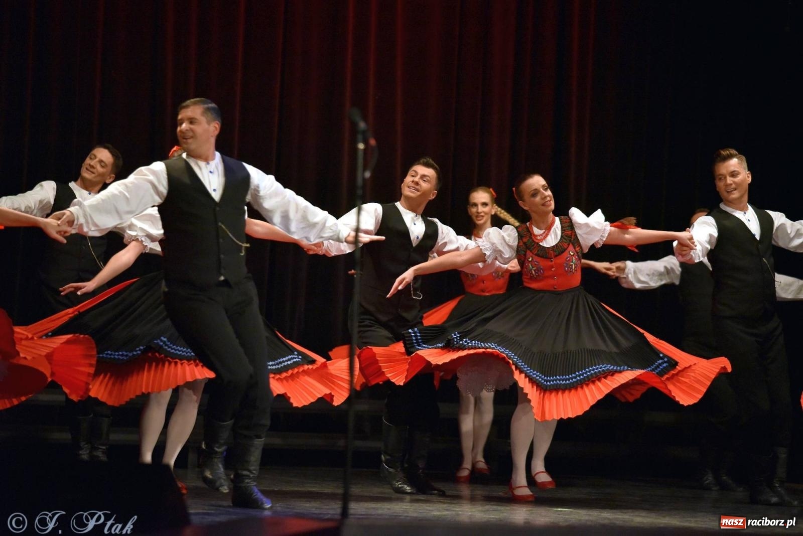 Zdjęcie w galerii na portalu naszraciborz.pl: Siedem dekad ze Śląskiem. Koncert w Raciborzu [FOTO i WIDEO] wiadomości z regionu