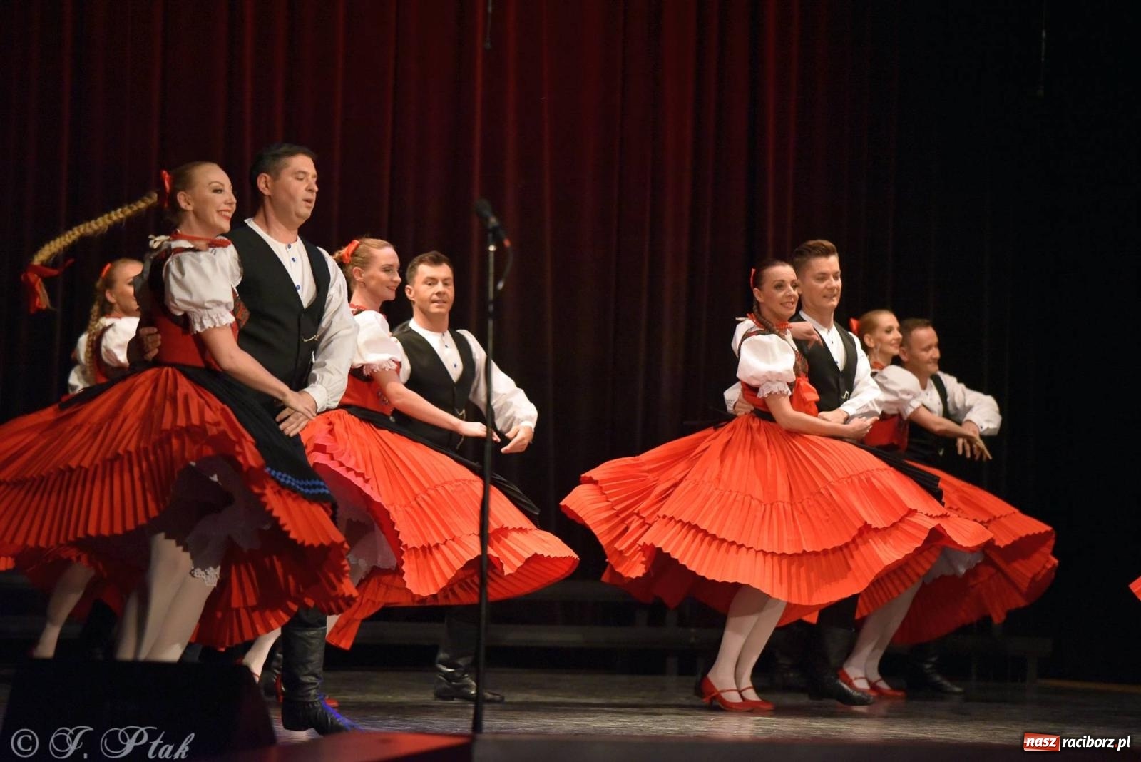 Zdjęcie w galerii na portalu naszraciborz.pl: Siedem dekad ze Śląskiem. Koncert w Raciborzu [FOTO i WIDEO] wiadomości z regionu