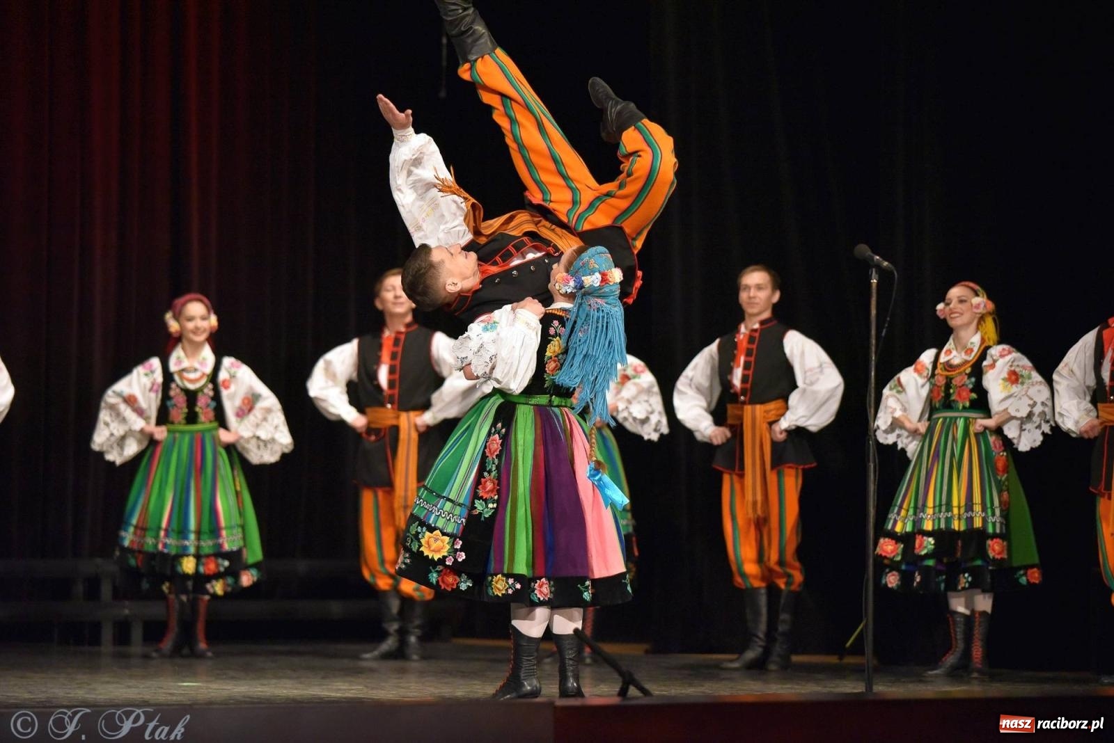 Zdjęcie w galerii na portalu naszraciborz.pl: Siedem dekad ze Śląskiem. Koncert w Raciborzu [FOTO i WIDEO] wiadomości z regionu