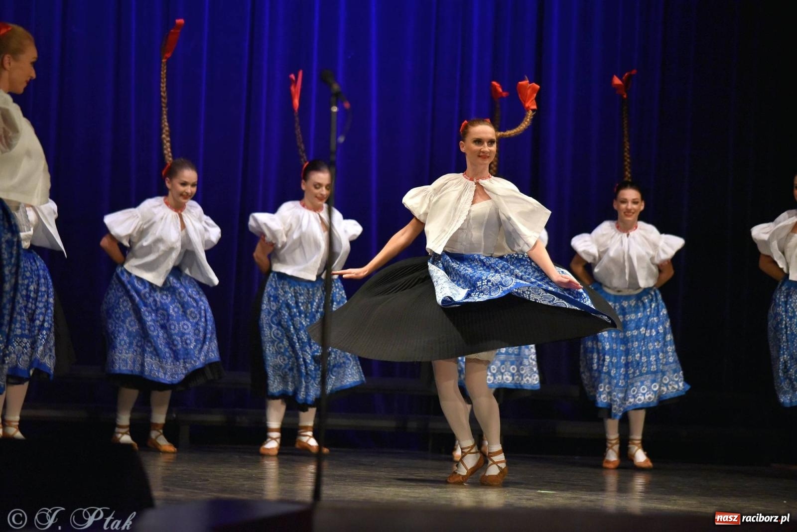 Zdjęcie w galerii na portalu naszraciborz.pl: Siedem dekad ze Śląskiem. Koncert w Raciborzu [FOTO i WIDEO] wiadomości z regionu
