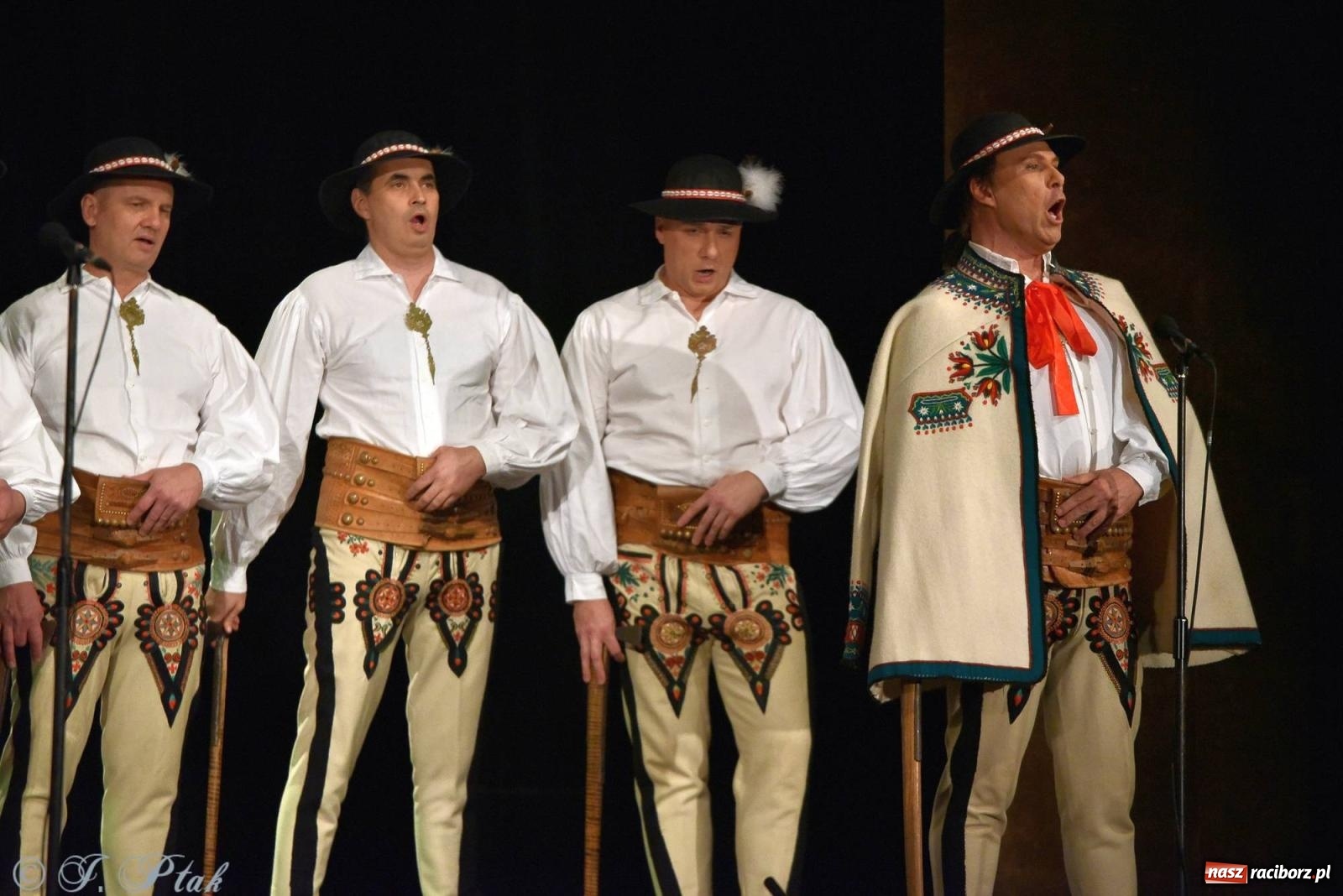 Zdjęcie w galerii na portalu naszraciborz.pl: Siedem dekad ze Śląskiem. Koncert w Raciborzu [FOTO i WIDEO] wiadomości z regionu