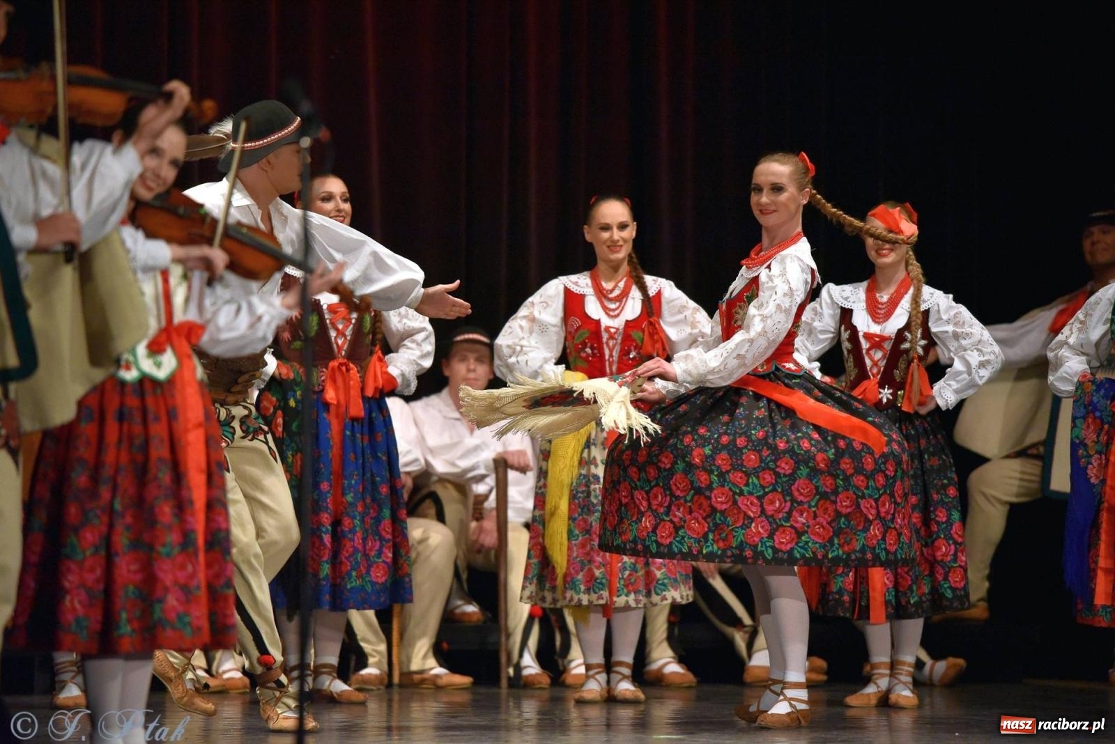 Zdjęcie w galerii na portalu naszraciborz.pl: Siedem dekad ze Śląskiem. Koncert w Raciborzu [FOTO i WIDEO] wiadomości z regionu