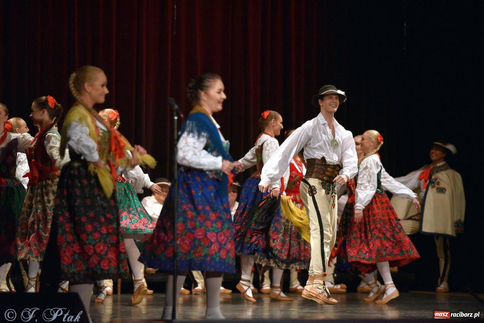 Zdjęcie w galerii na portalu naszraciborz.pl: Siedem dekad ze Śląskiem. Koncert w Raciborzu [FOTO i WIDEO] wiadomości z regionu