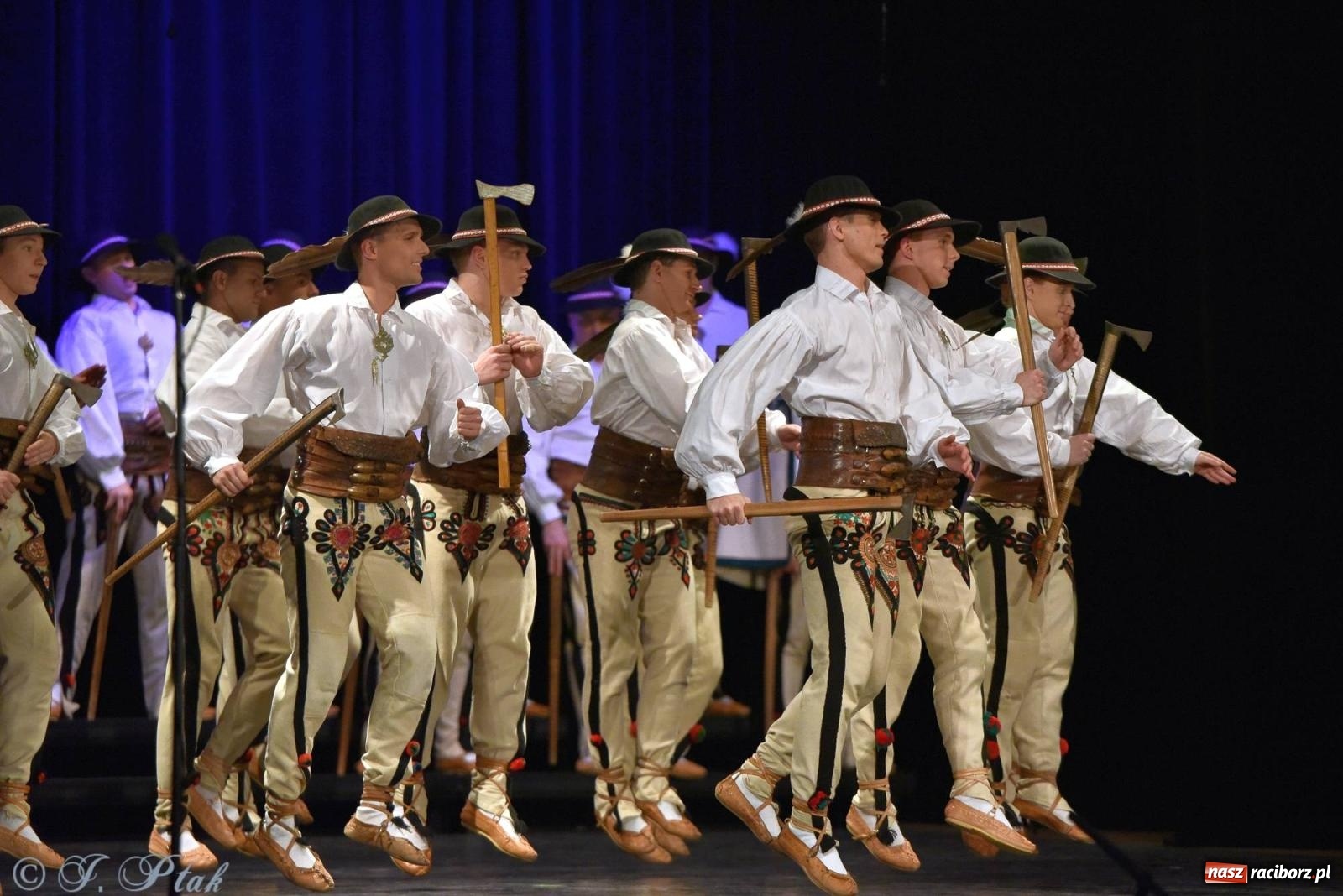 Zdjęcie w galerii na portalu naszraciborz.pl: Siedem dekad ze Śląskiem. Koncert w Raciborzu [FOTO i WIDEO] wiadomości z regionu