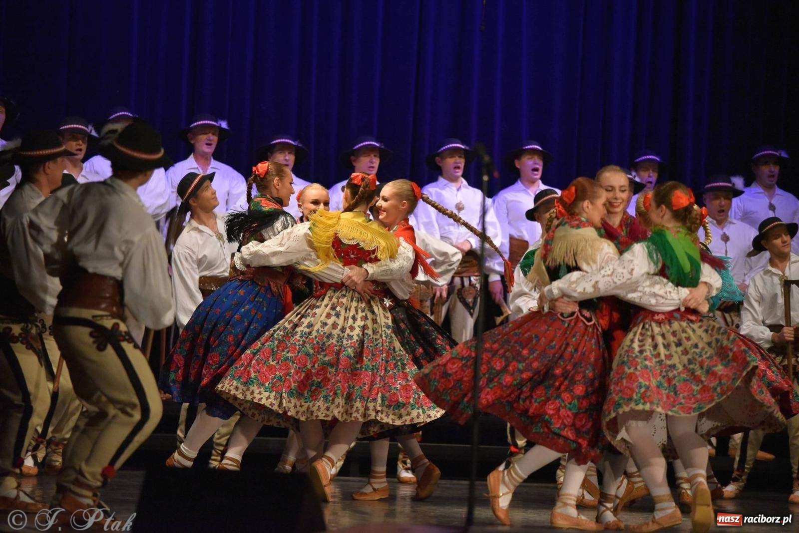 Zdjęcie w galerii na portalu naszraciborz.pl: Siedem dekad ze Śląskiem. Koncert w Raciborzu [FOTO i WIDEO] wiadomości z regionu