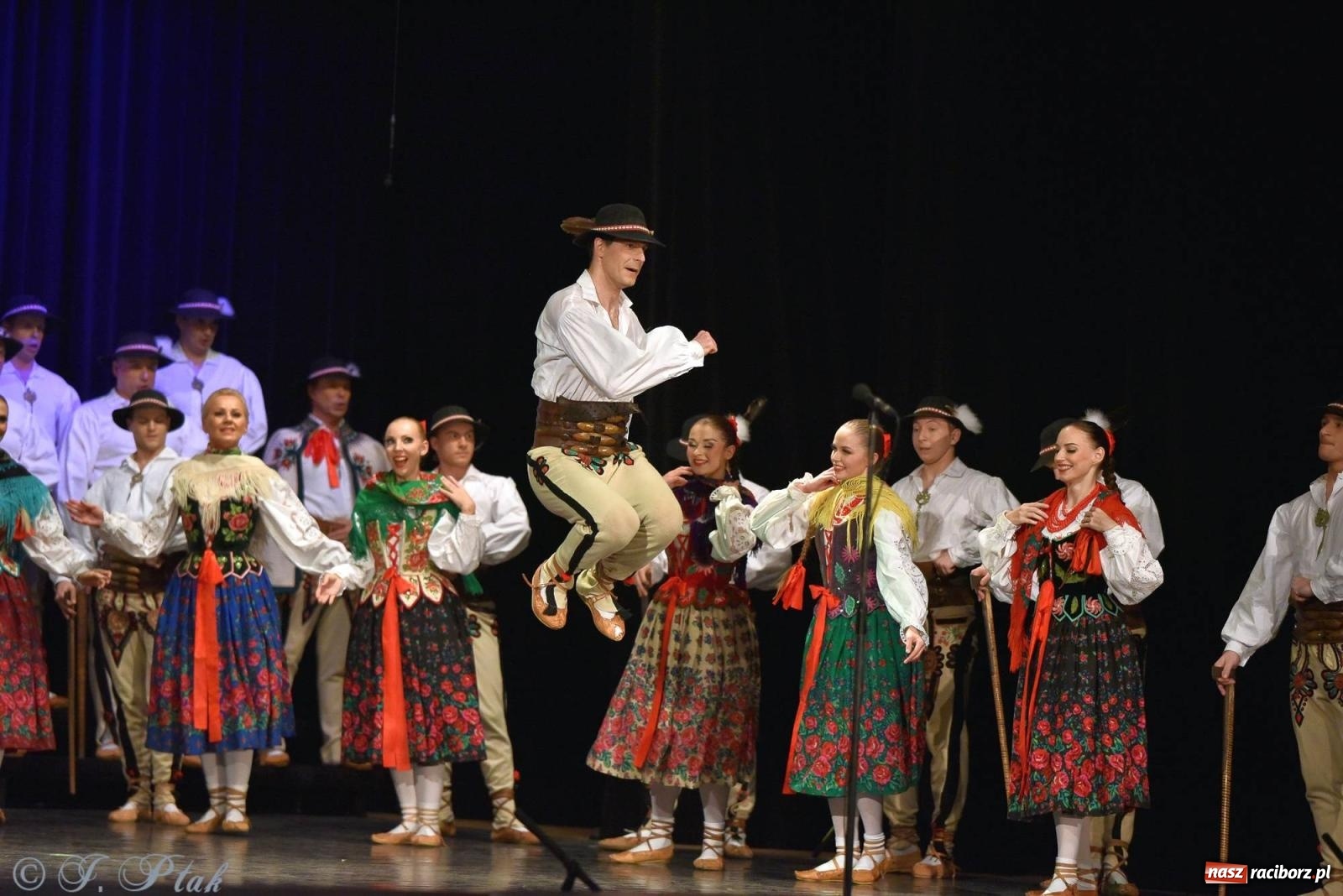 Zdjęcie w galerii na portalu naszraciborz.pl: Siedem dekad ze Śląskiem. Koncert w Raciborzu [FOTO i WIDEO] wiadomości z regionu
