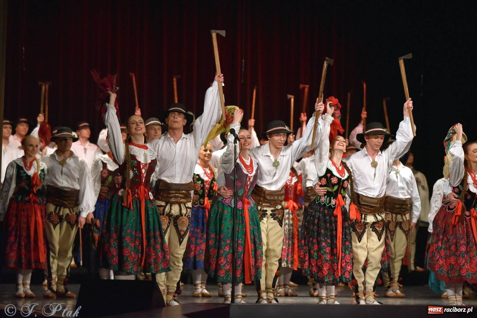 Zdjęcie w galerii na portalu naszraciborz.pl: Siedem dekad ze Śląskiem. Koncert w Raciborzu [FOTO i WIDEO] wiadomości z regionu