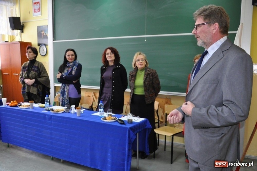 Zdjęcie w galerii na portalu naszraciborz.pl: Wśród recytujących nie brakuje perełek wiadomości z regionu