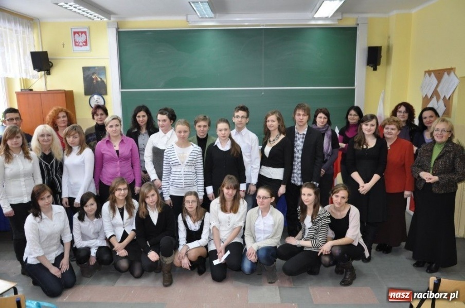 Zdjęcie w galerii na portalu naszraciborz.pl: Wśród recytujących nie brakuje perełek wiadomości z regionu