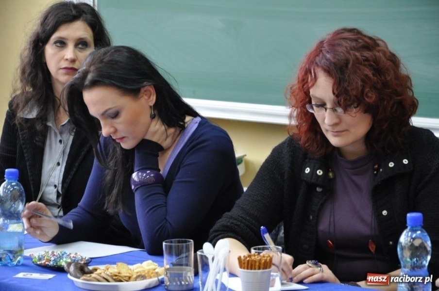 Zdjęcie w galerii na portalu naszraciborz.pl: Wśród recytujących nie brakuje perełek wiadomości z regionu