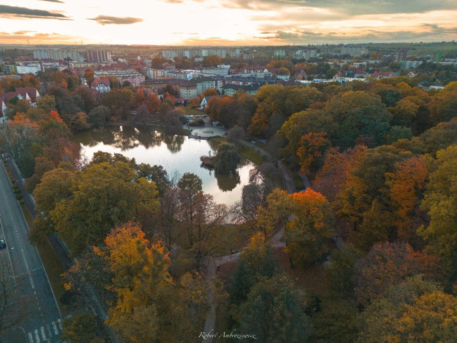 Zdjęcie w galerii na portalu naszraciborz.pl: Racibórz przed zmianą czasu. Zdjęcia lotnicze wiadomości z regionu