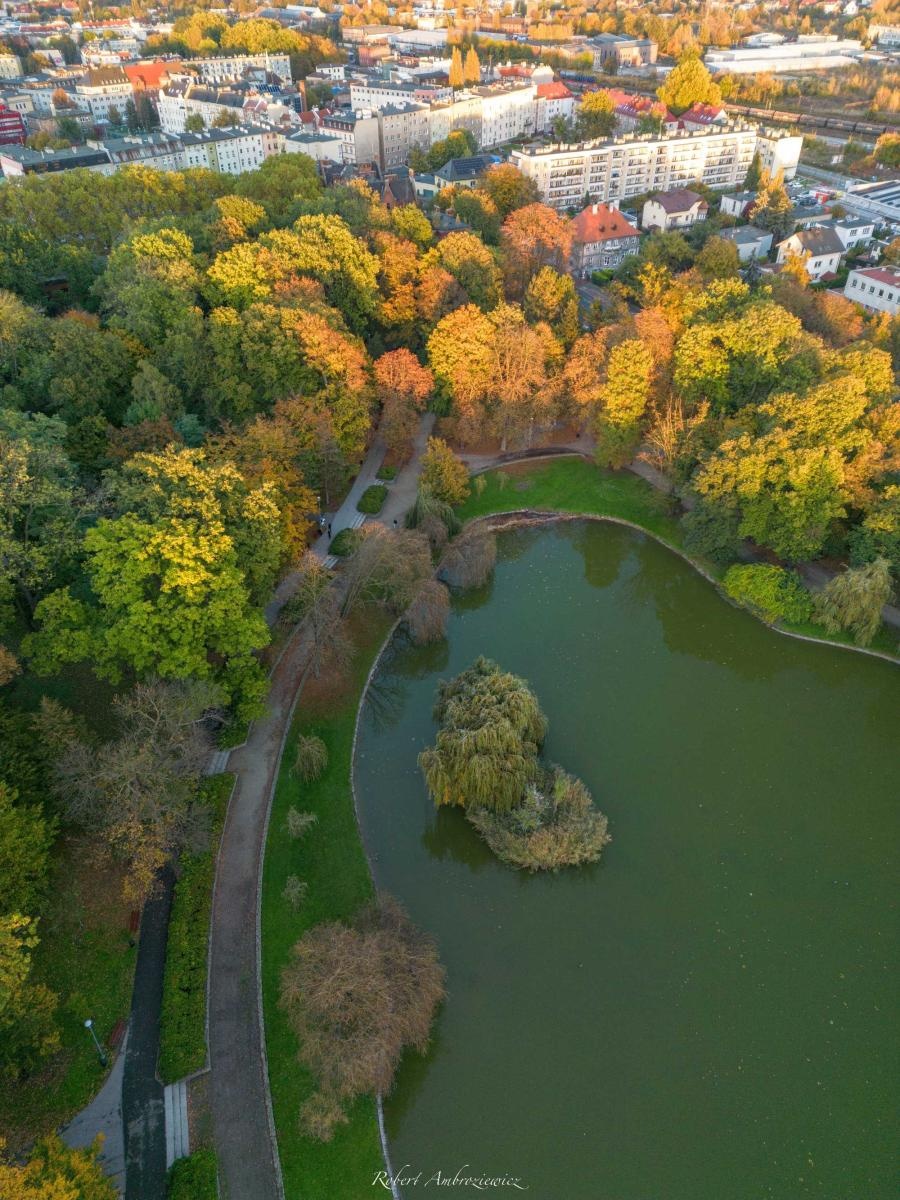 Zdjęcie w galerii na portalu naszraciborz.pl: Racibórz przed zmianą czasu. Zdjęcia lotnicze wiadomości z regionu