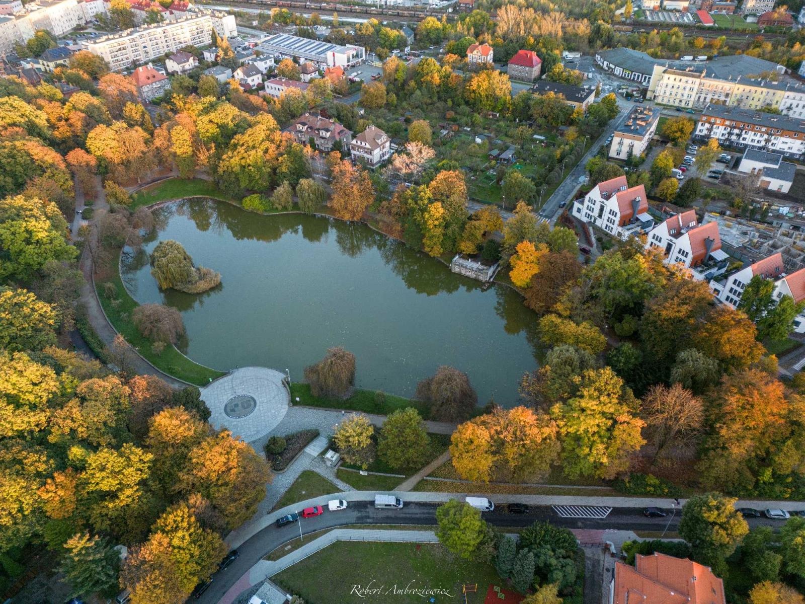 Zdjęcie w galerii na portalu naszraciborz.pl: Racibórz przed zmianą czasu. Zdjęcia lotnicze wiadomości z regionu