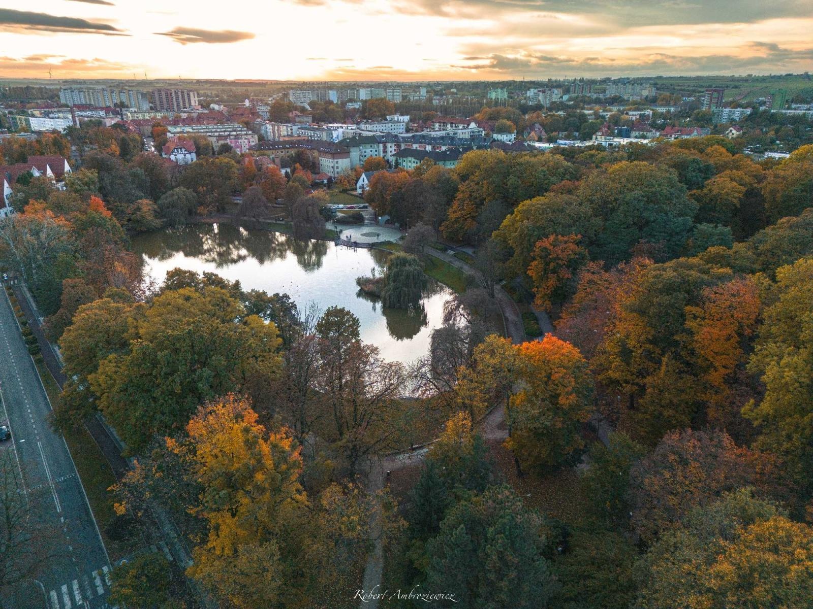 Zdjęcie w galerii na portalu naszraciborz.pl: Racibórz przed zmianą czasu. Zdjęcia lotnicze wiadomości z regionu