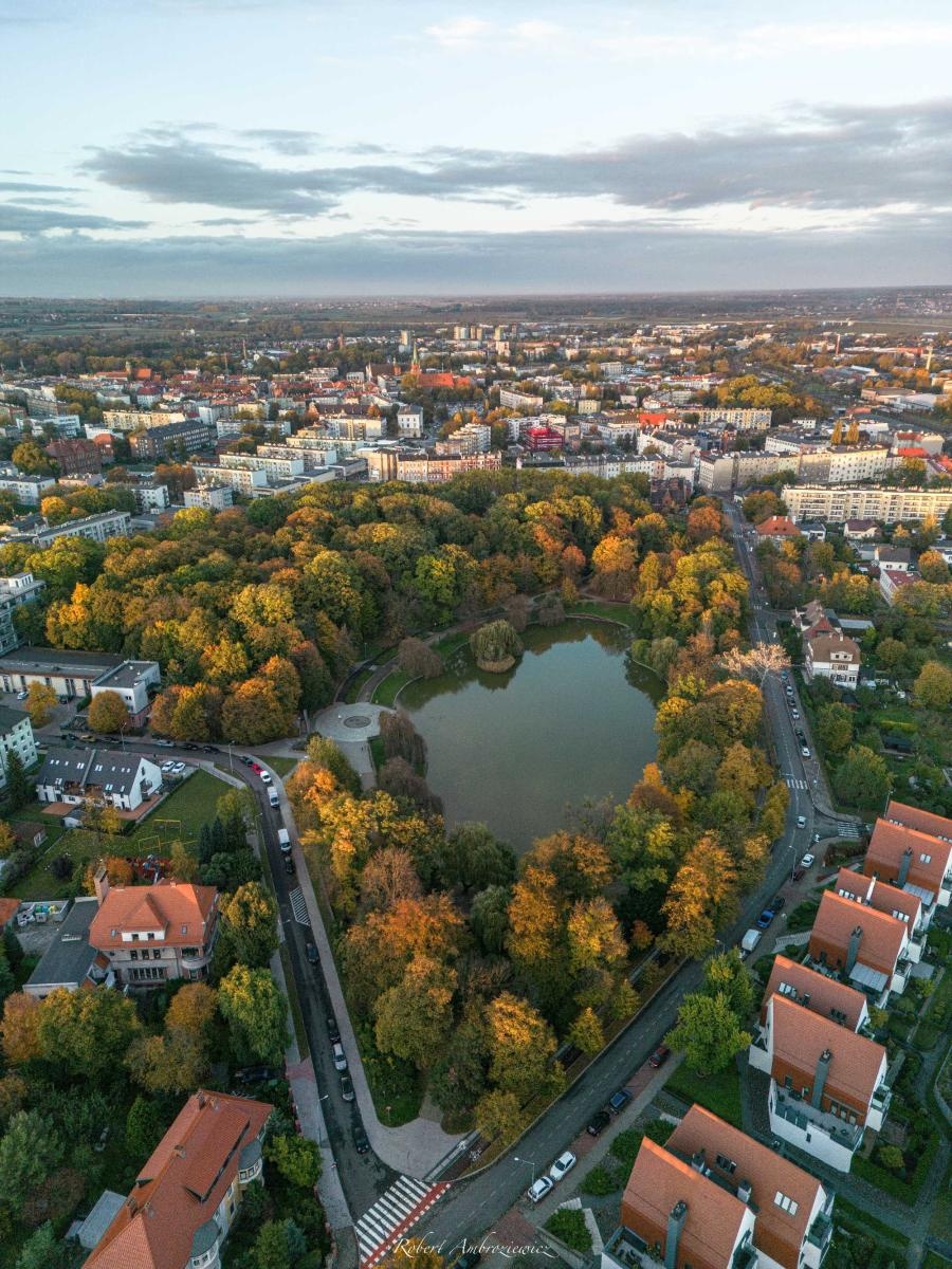 Zdjęcie w galerii na portalu naszraciborz.pl: Racibórz przed zmianą czasu. Zdjęcia lotnicze wiadomości z regionu