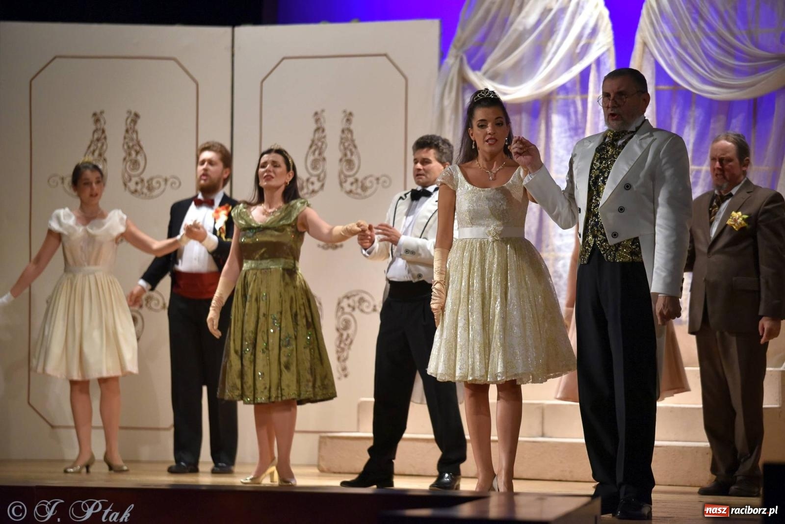 Zdjęcie w galerii na portalu naszraciborz.pl: Wiedeńska krew - operetka na deskach RCK [FOTO i WIDEO] wiadomości z regionu