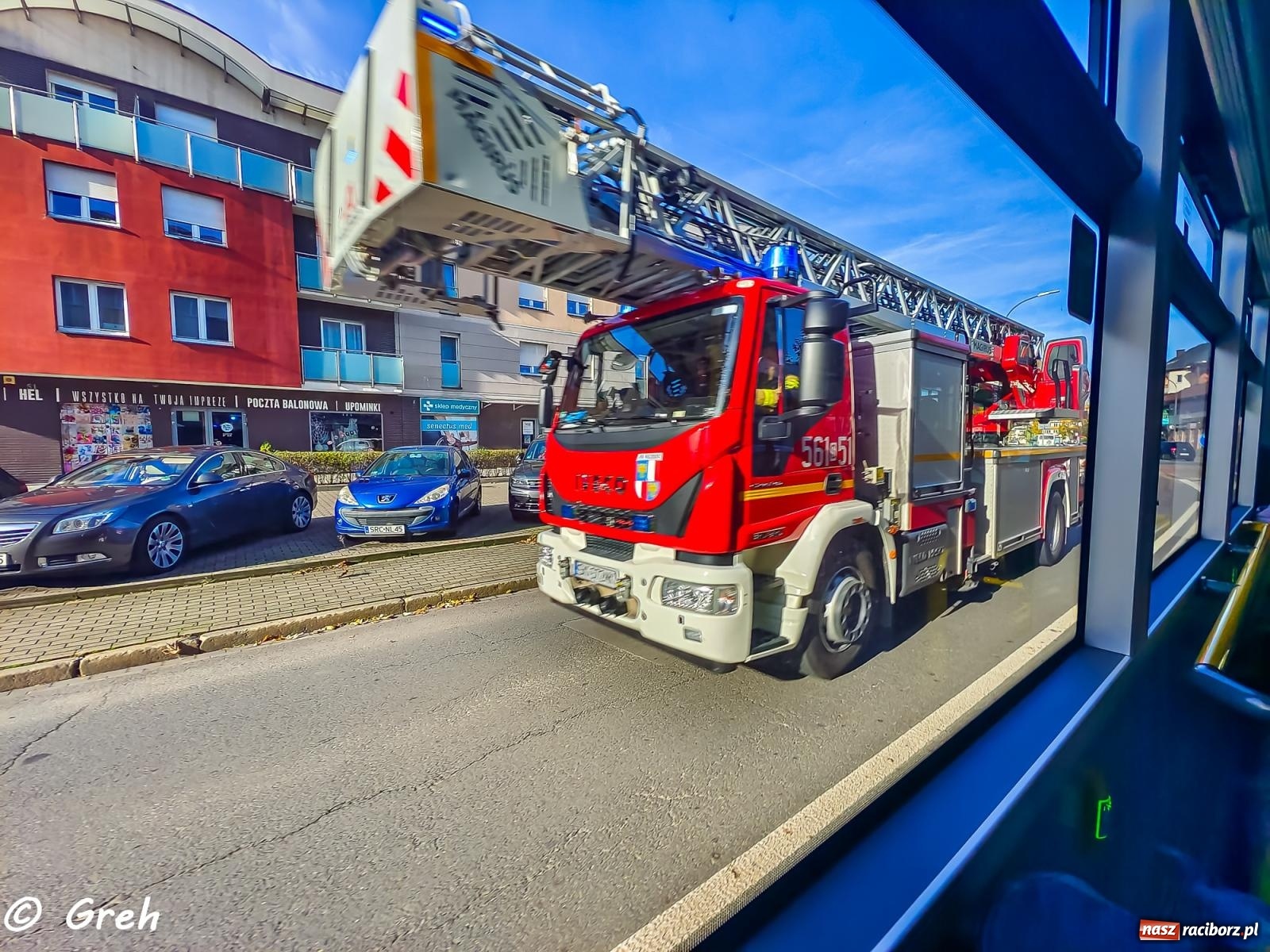 Zdjęcie w galerii na portalu naszraciborz.pl: Raport 998. Cztery zastępy w akcji przy Łąkowej. Co było powodem? wiadomości z regionu