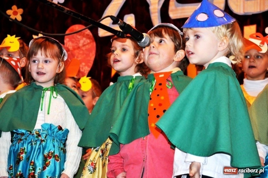 Zdjęcie w galerii na portalu naszraciborz.pl: Podziękowali piosenką, wierszem i tańcem wiadomości z regionu