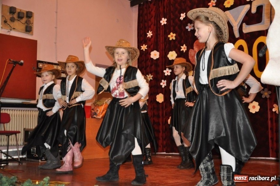 Zdjęcie w galerii na portalu naszraciborz.pl: Podziękowali piosenką, wierszem i tańcem wiadomości z regionu