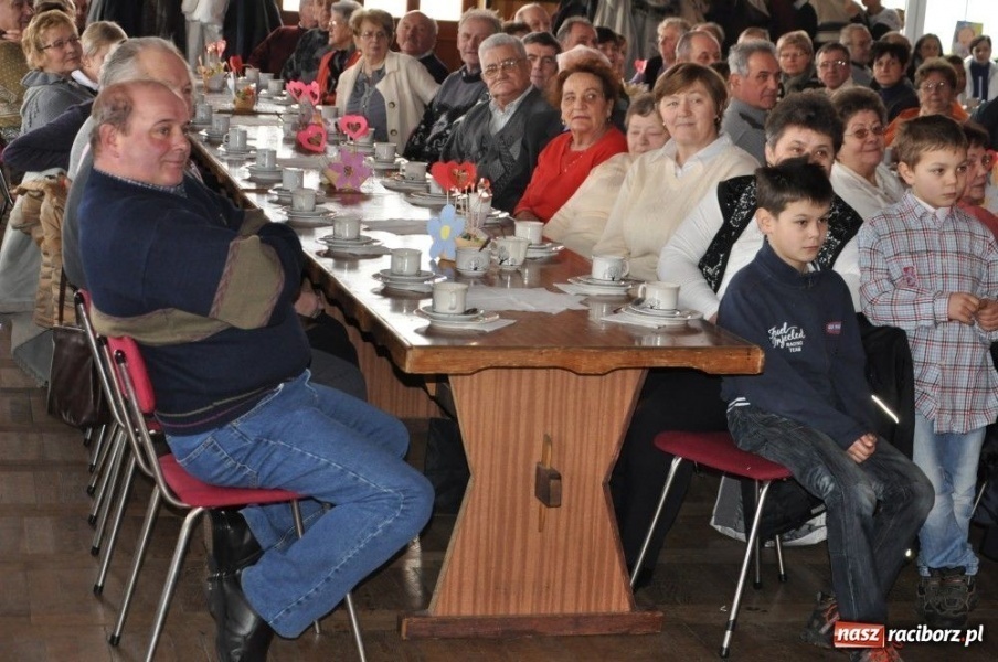 Zdjęcie w galerii na portalu naszraciborz.pl: Podziękowali piosenką, wierszem i tańcem wiadomości z regionu