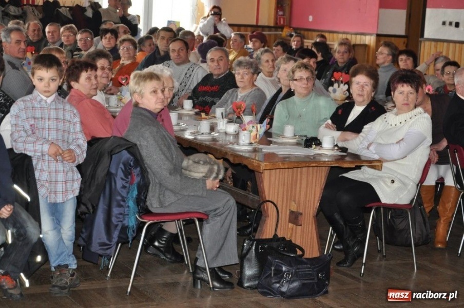 Zdjęcie w galerii na portalu naszraciborz.pl: Podziękowali piosenką, wierszem i tańcem wiadomości z regionu