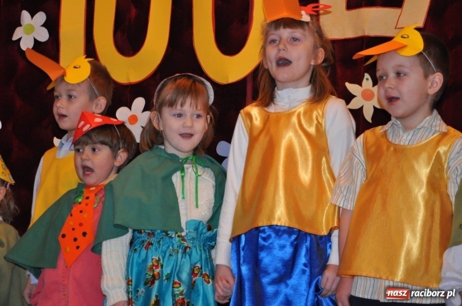 Zdjęcie w galerii na portalu naszraciborz.pl: Podziękowali piosenką, wierszem i tańcem wiadomości z regionu