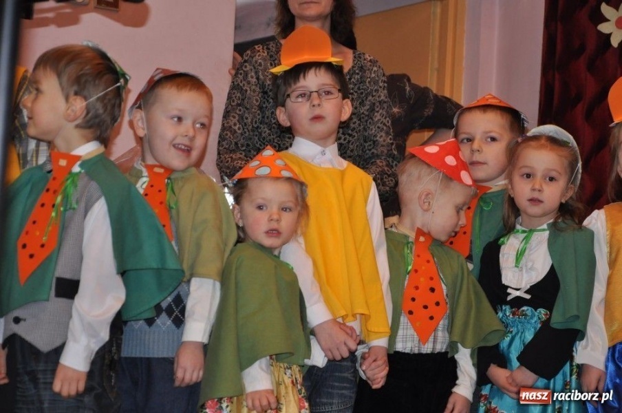 Zdjęcie w galerii na portalu naszraciborz.pl: Podziękowali piosenką, wierszem i tańcem wiadomości z regionu