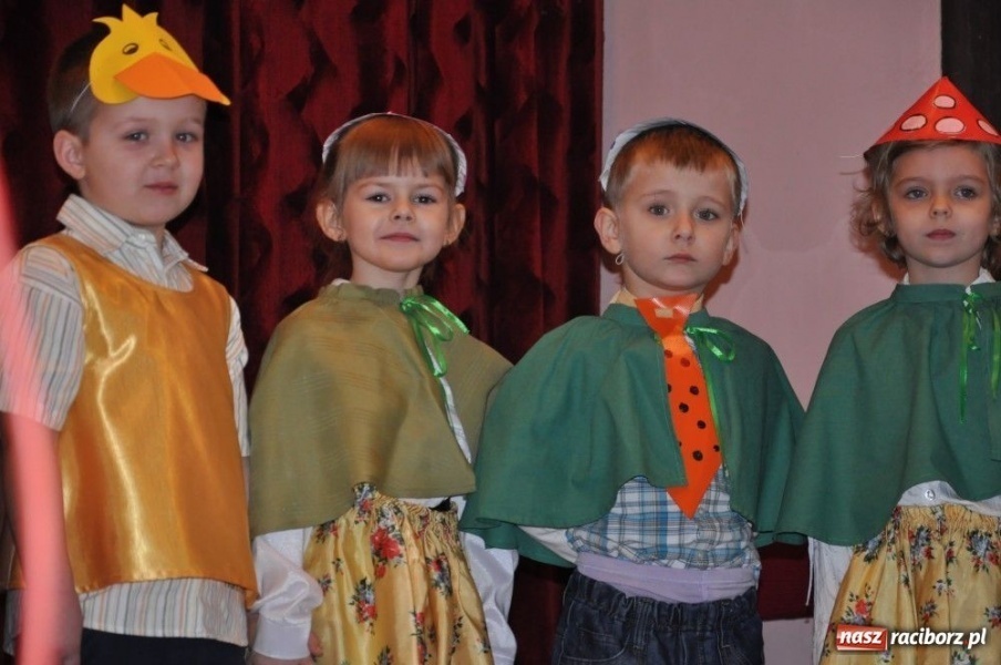 Zdjęcie w galerii na portalu naszraciborz.pl: Podziękowali piosenką, wierszem i tańcem wiadomości z regionu