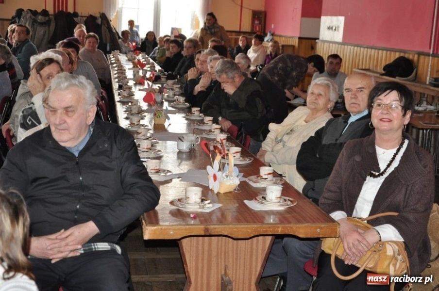 Zdjęcie w galerii na portalu naszraciborz.pl: Podziękowali piosenką, wierszem i tańcem wiadomości z regionu
