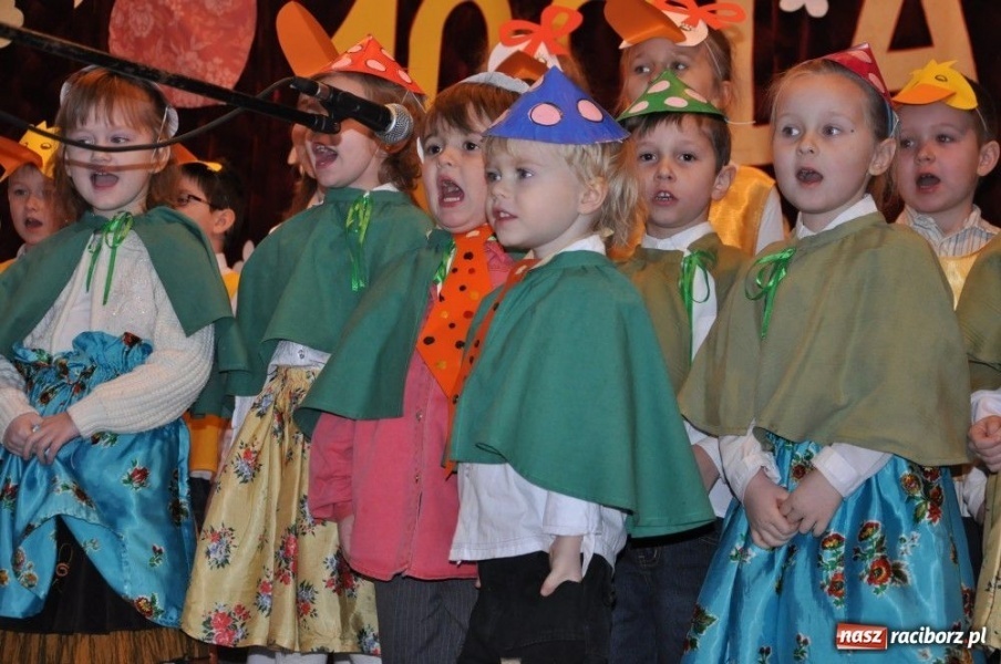 Zdjęcie w galerii na portalu naszraciborz.pl: Podziękowali piosenką, wierszem i tańcem wiadomości z regionu