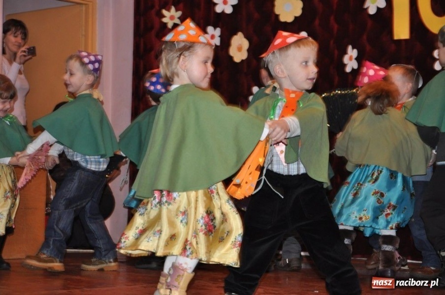 Zdjęcie w galerii na portalu naszraciborz.pl: Podziękowali piosenką, wierszem i tańcem wiadomości z regionu