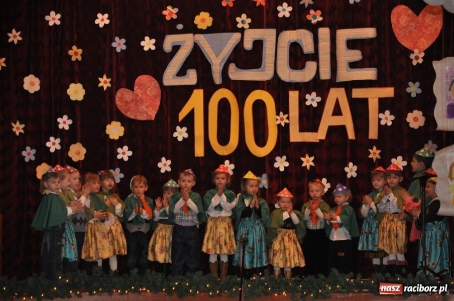 Zdjęcie w galerii na portalu naszraciborz.pl: Podziękowali piosenką, wierszem i tańcem wiadomości z regionu