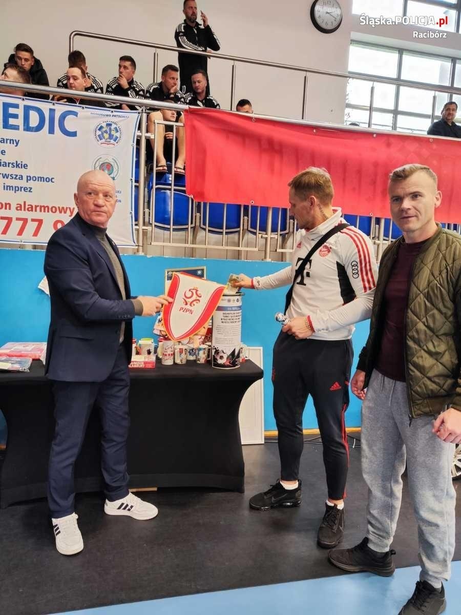 Zdjęcie w galerii na portalu naszraciborz.pl: Raciborscy policjanci zagrali w charytatywnym turnieju wiadomości z regionu