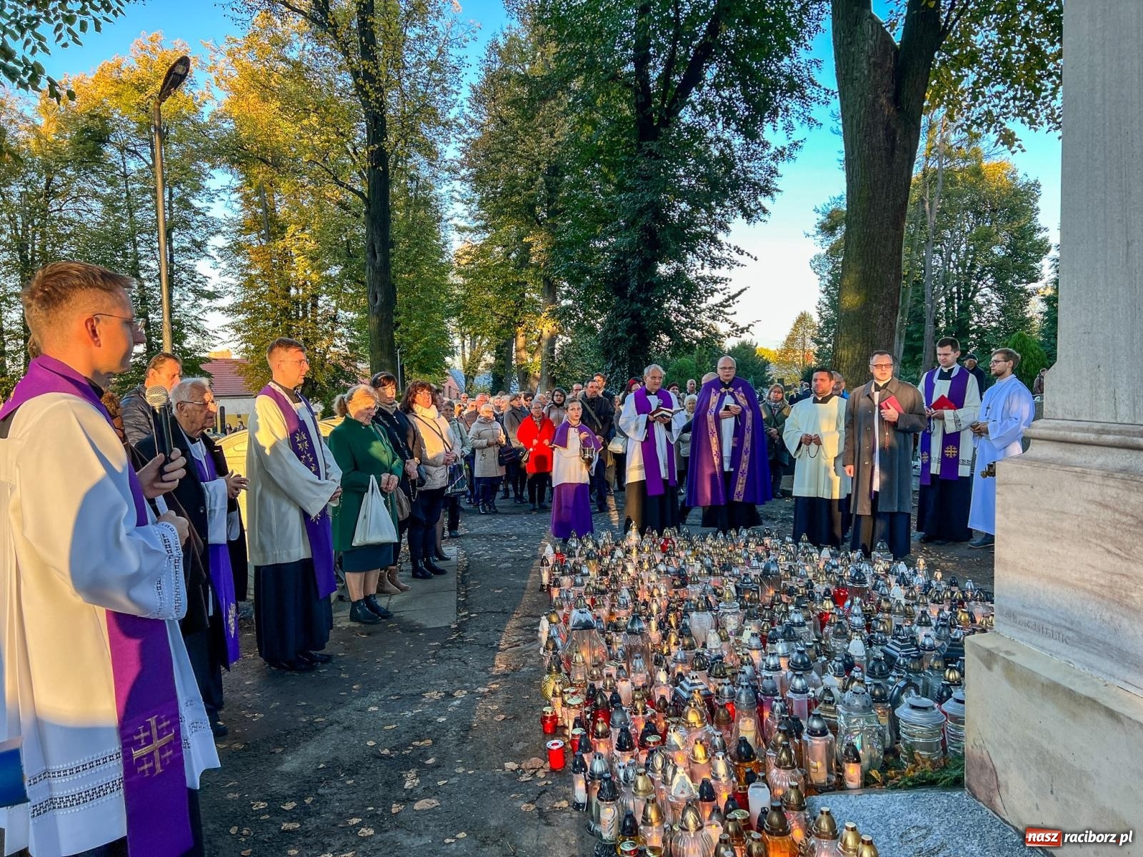 Zdjęcie w galerii na portalu naszraciborz.pl: Nieszpory i procesja na cmentarzu Jeruzalem [FOTO i WIDEO] wiadomości z regionu