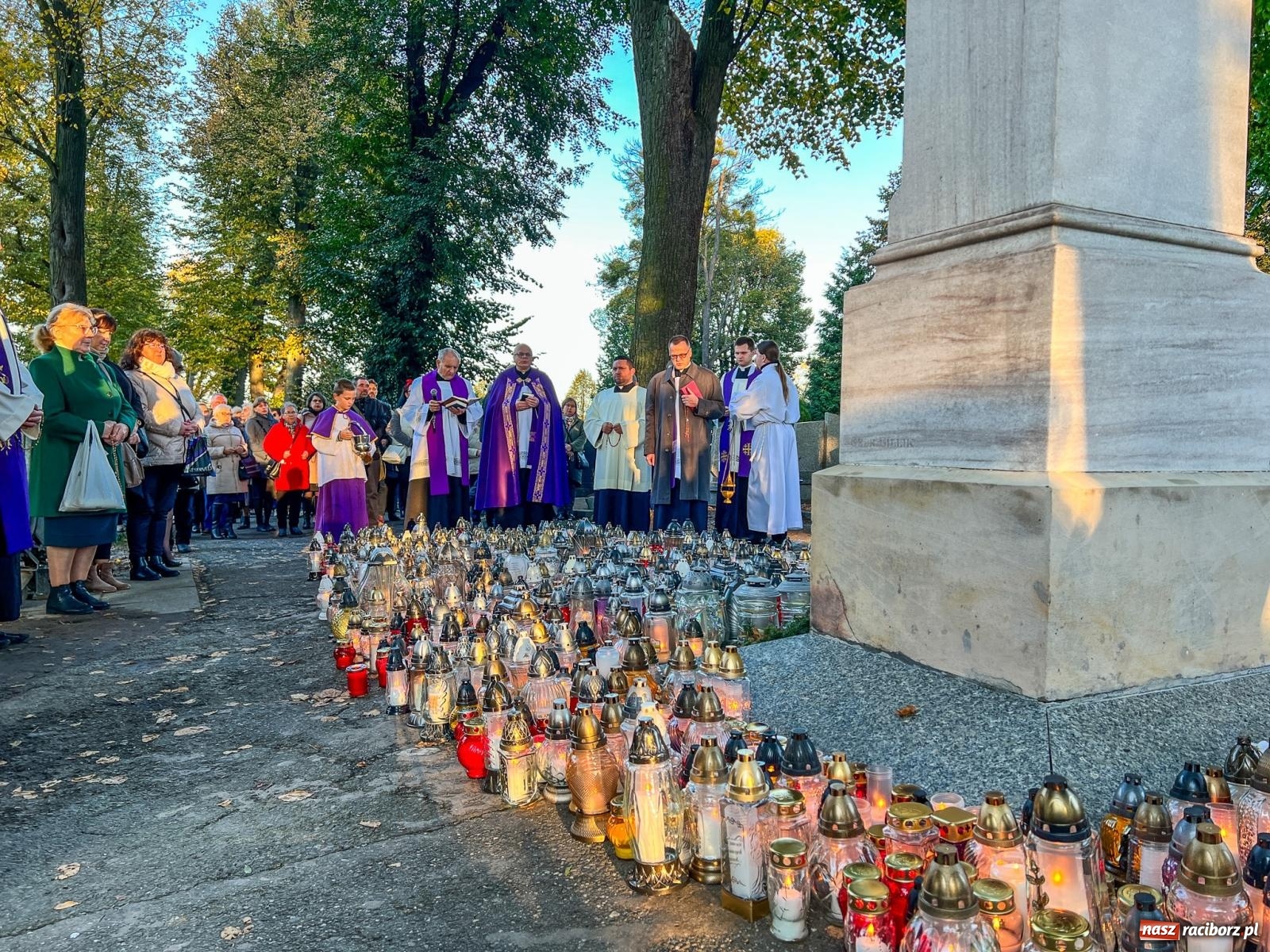 Zdjęcie w galerii na portalu naszraciborz.pl: Nieszpory i procesja na cmentarzu Jeruzalem [FOTO i WIDEO] wiadomości z regionu