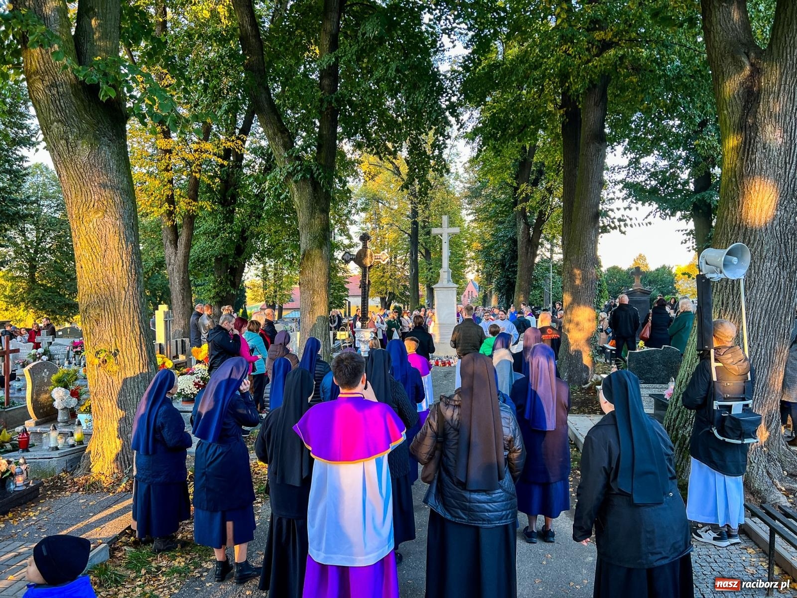 Zdjęcie w galerii na portalu naszraciborz.pl: Nieszpory i procesja na cmentarzu Jeruzalem [FOTO i WIDEO] wiadomości z regionu