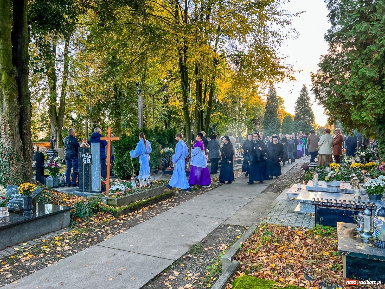 Zdjęcie w galerii na portalu naszraciborz.pl: Nieszpory i procesja na cmentarzu Jeruzalem [FOTO i WIDEO] wiadomości z regionu