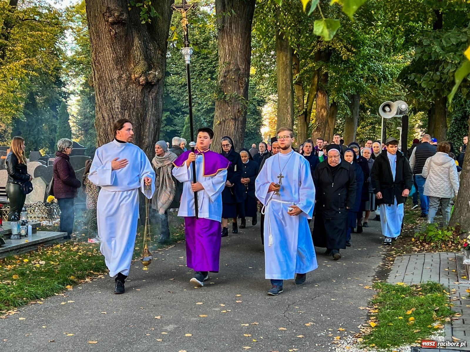 Zdjęcie w galerii na portalu naszraciborz.pl: Nieszpory i procesja na cmentarzu Jeruzalem [FOTO i WIDEO] wiadomości z regionu
